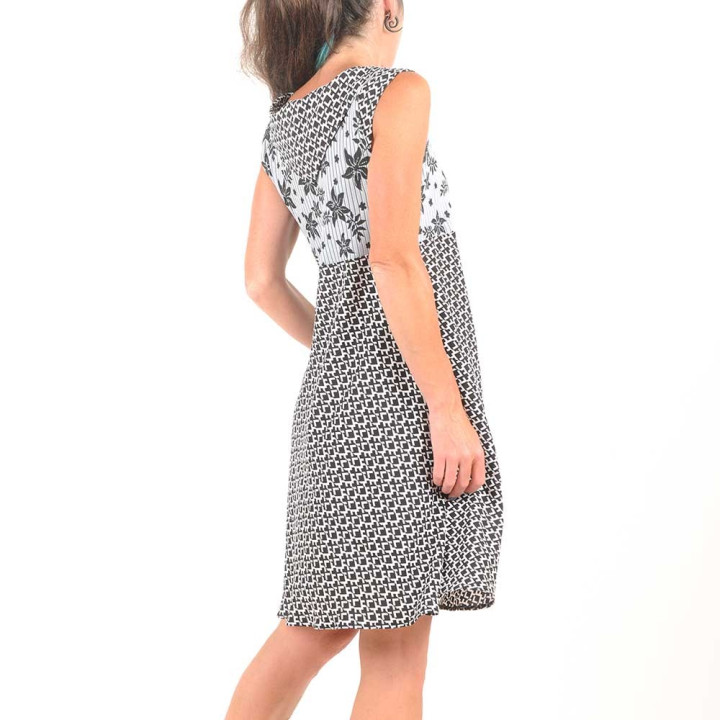 Robe été fabrication artisanale sans manches grise noire blanche, col dos en pointe