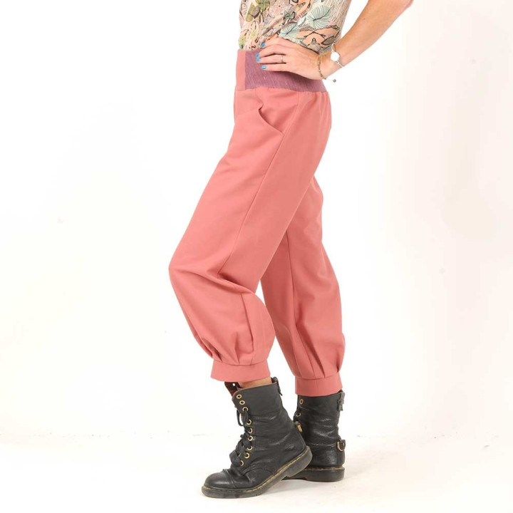 créateur fabrication française fabrication française Pantalon femme 4/5 en lainage sec rose indien, ceinture jersey