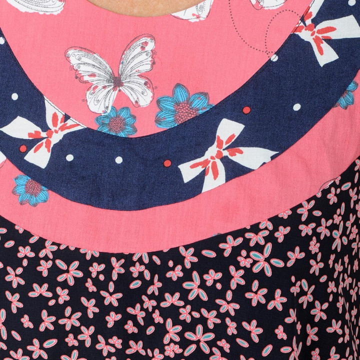 Robe ample bleue fleurs roses, encolure patchwork