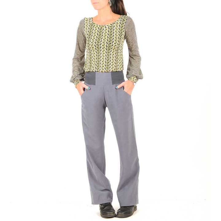 Womens medium grey supple pants, wide legs