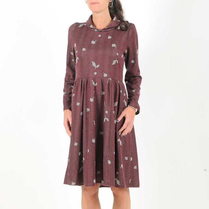 Dark red adjustable jersey dress with small collar