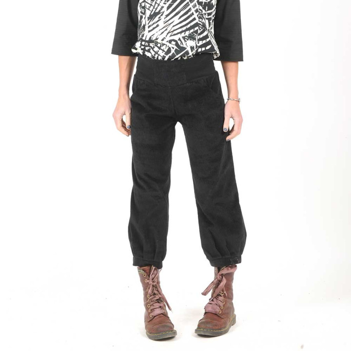 Pantalon créateur fabrication française artisanal femme 4/5 velours noir côtelé, ceinture jersey