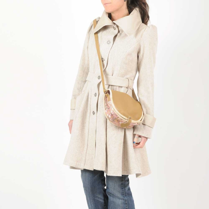 Sac bandoulière made in France créateur français beige et rose fleuri, cuir et tissu
