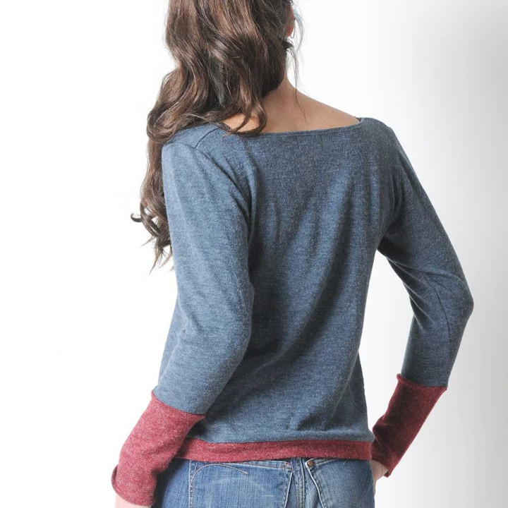 Pull femme original fabriqué en France bleu-gris et bordeaux, maille souple et douce