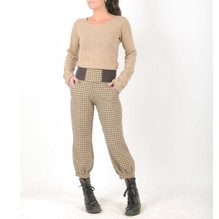 Womens beige and black checkered pants, stretchy jersey belt