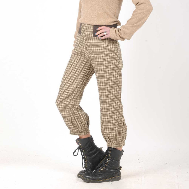 Womens beige and black checkered pants, stretchy jersey belt