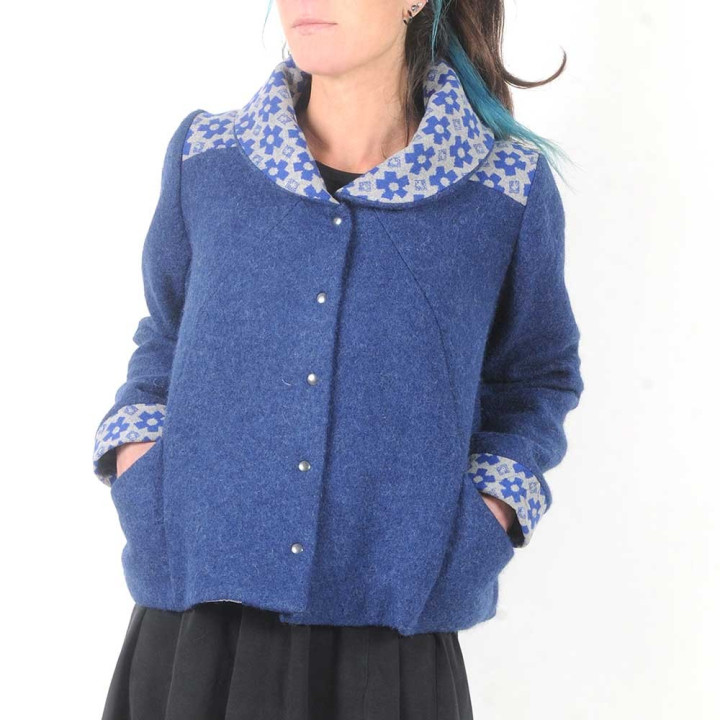 Short indigo blue wool jacket with wide collar