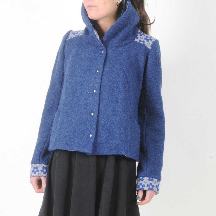 Short indigo blue wool jacket with wide collar