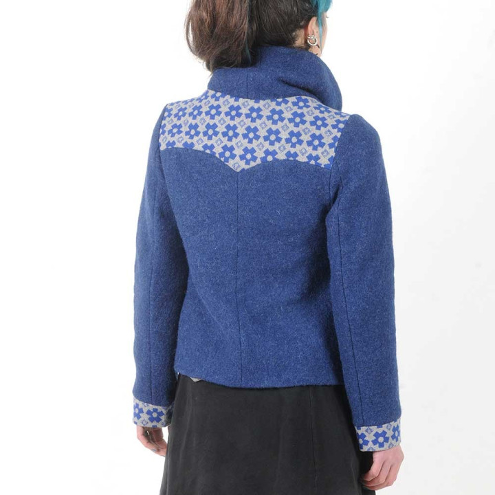 Short indigo blue wool jacket with wide collar