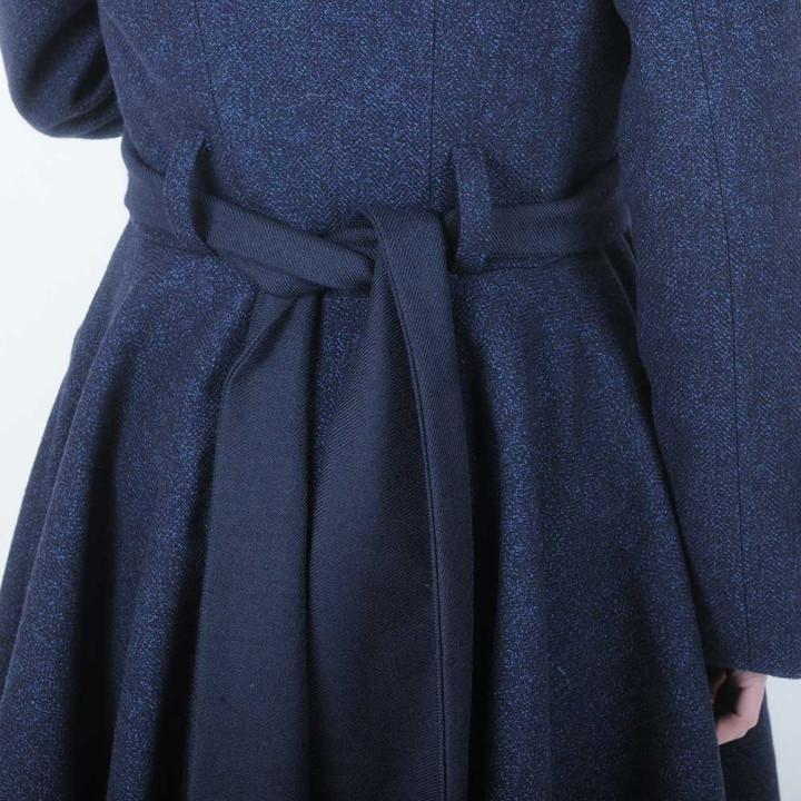 Manteau femme ceinturé et évasé, lainage bleu marine