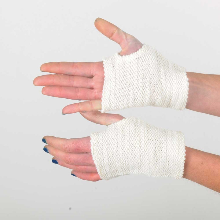 Mitaines courtes créateur en maille écrue irrégulière