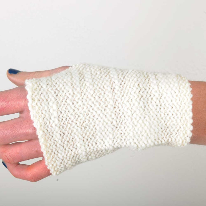 Irregular off-white knit short winter armwarmers