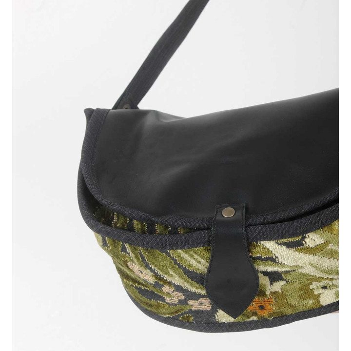 Sac bandoulière cuir noir et velours fleuri vert