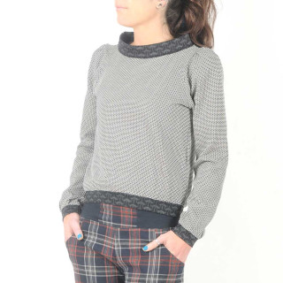 Pull court maille noire et blanche, col bateau