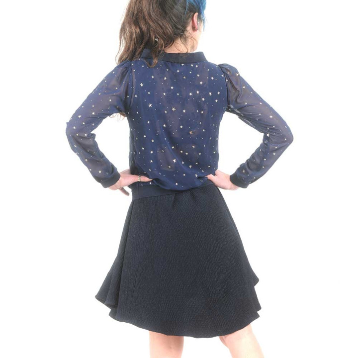 Blouse bleu marine fabriquée en France créateur femme en voile transparent étoilé, col bateau