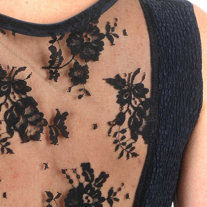 Robe bleue marine texturée sans manches, dos dentelle