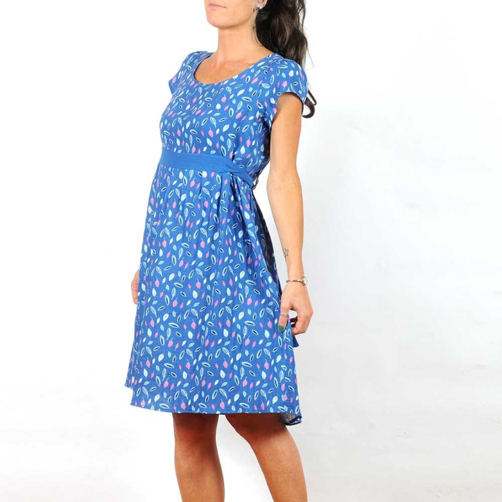 Robe fait main en france  d'été ceinturée, double gaze de coton bleue imprimée