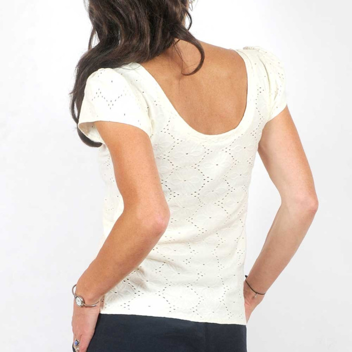 cadeau pour femme Top blanc ajouré motif fleurs, manches courtes