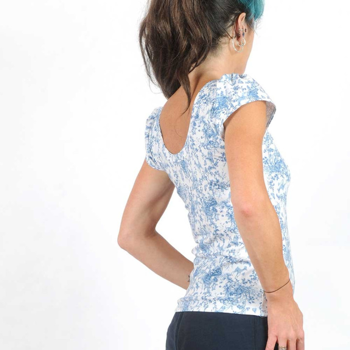 White and blue short-sleeved top, French toile print