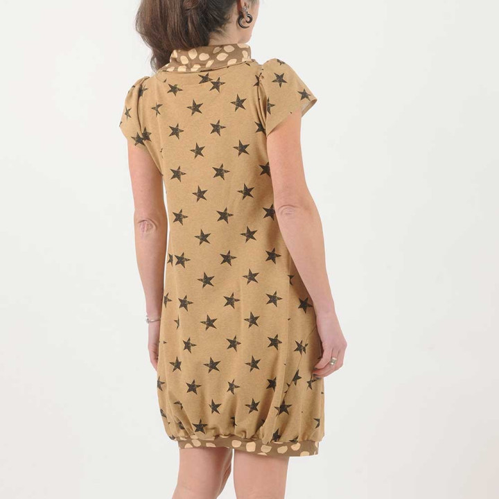 Robe sweat beige camel à étoiles noires, manches courtes