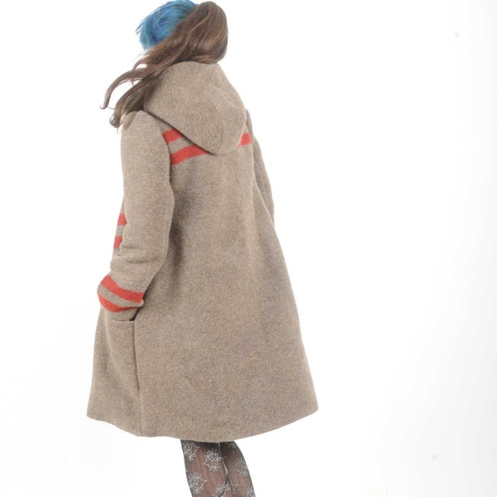 Manteau hiver trapèze, laine taupe rayures rouges