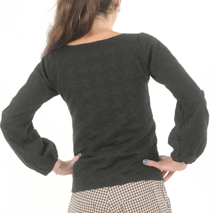 Pull noir texturé, manches longues bouffantes