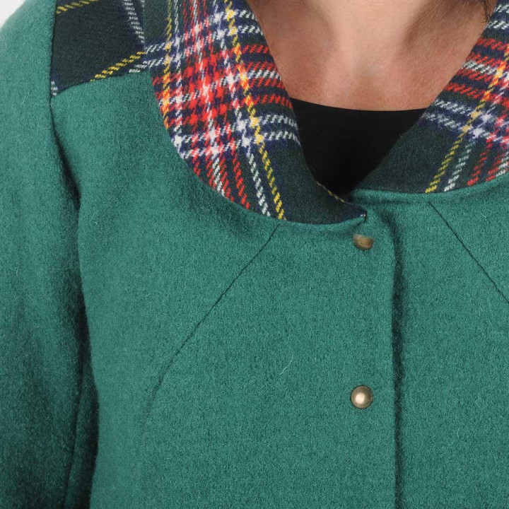 Short green wool jacket with wide collar