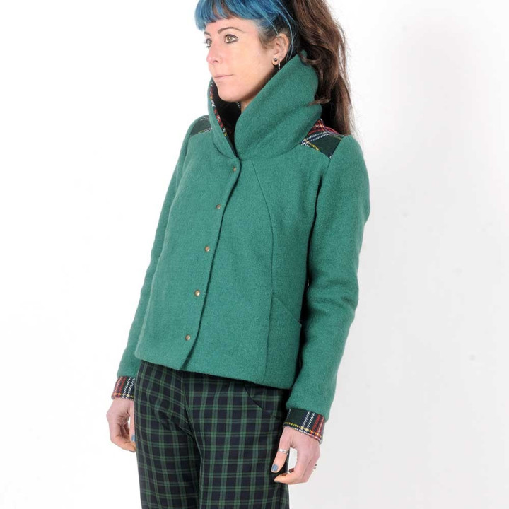 Short green wool jacket with wide collar