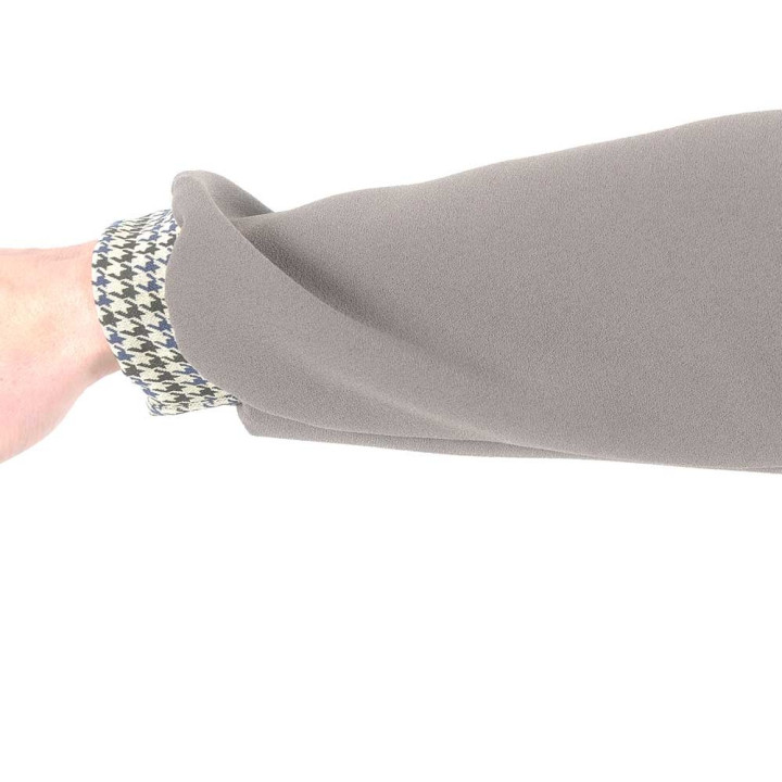 Blouse crêpe taupe, détails pied de poule, col bateau