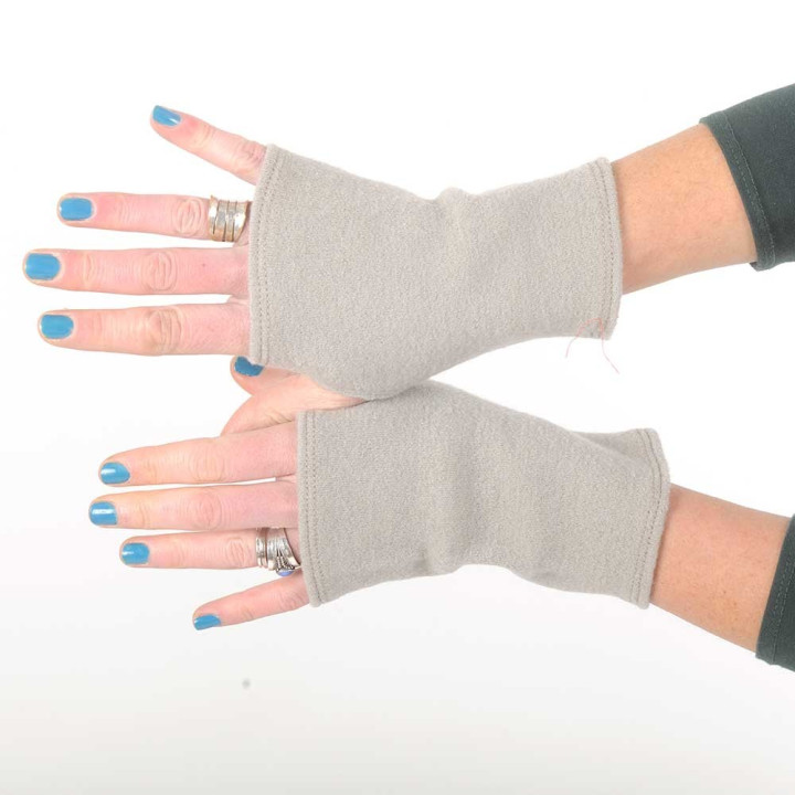 Short taupe wool winter handwarmers
