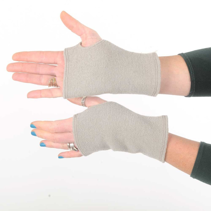 Short taupe wool winter handwarmers