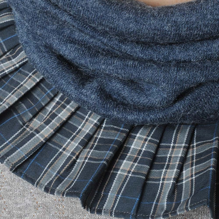 Grey-blue pleated snood with checkered ruffles