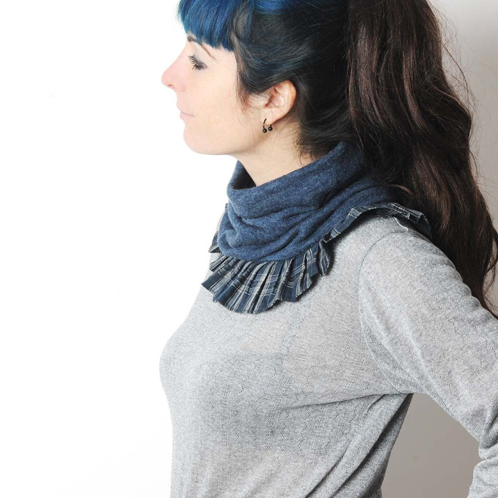 Tour de cou bleu gris, volants écossais