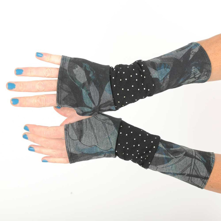 Mitaines longues en patchwork de jersey gris imprimé abstrait et pois