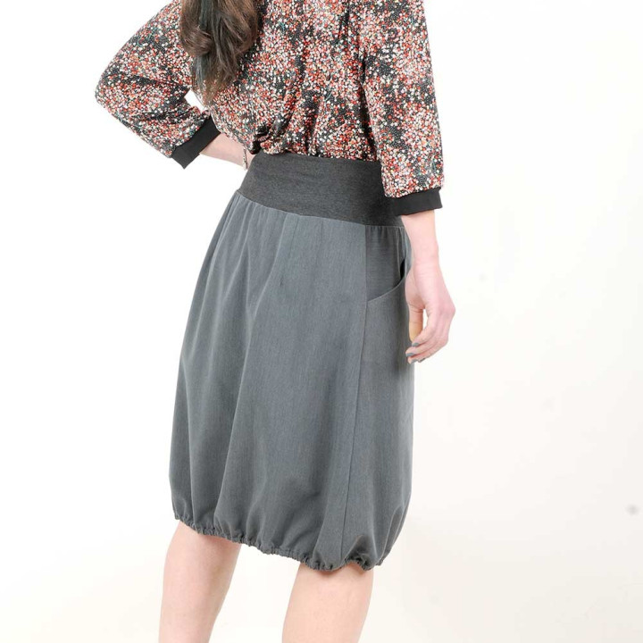 Original dark grey skirt with stretch waistband, pockets and balloon shape