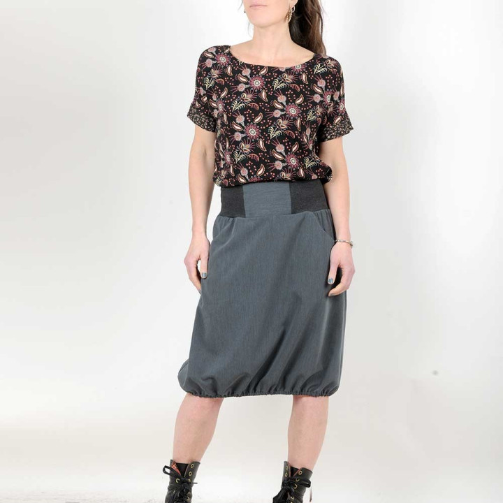 Dark grey women’s balloon skirt with two front pockets, artisan-made in France