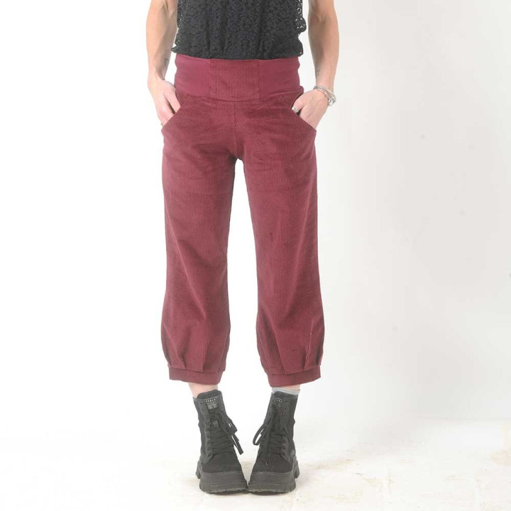 Pantalon créateur fabrication française original de créateur fabriqué en France jeune créateur femme 4/5 velours bordeaux côtelé
