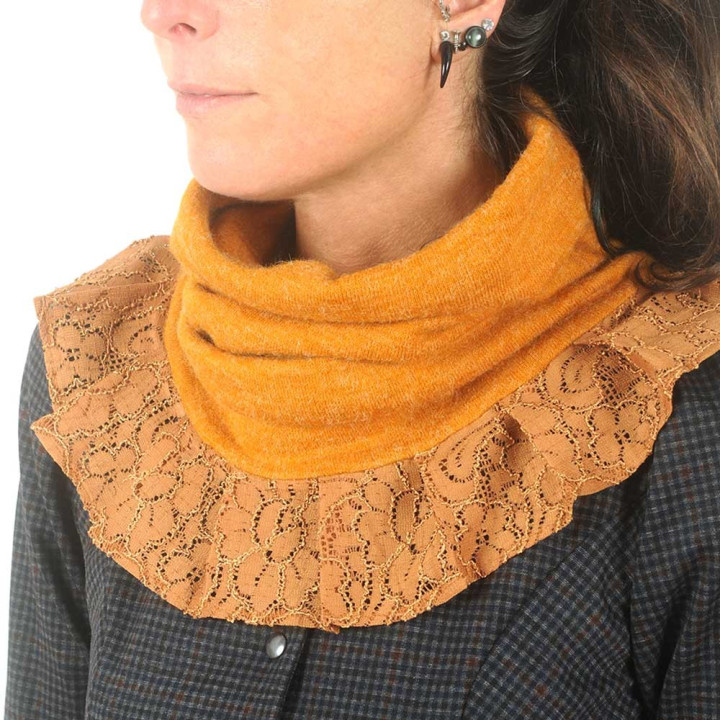 Tour de cou maille jaune moutarde, volants de dentelle