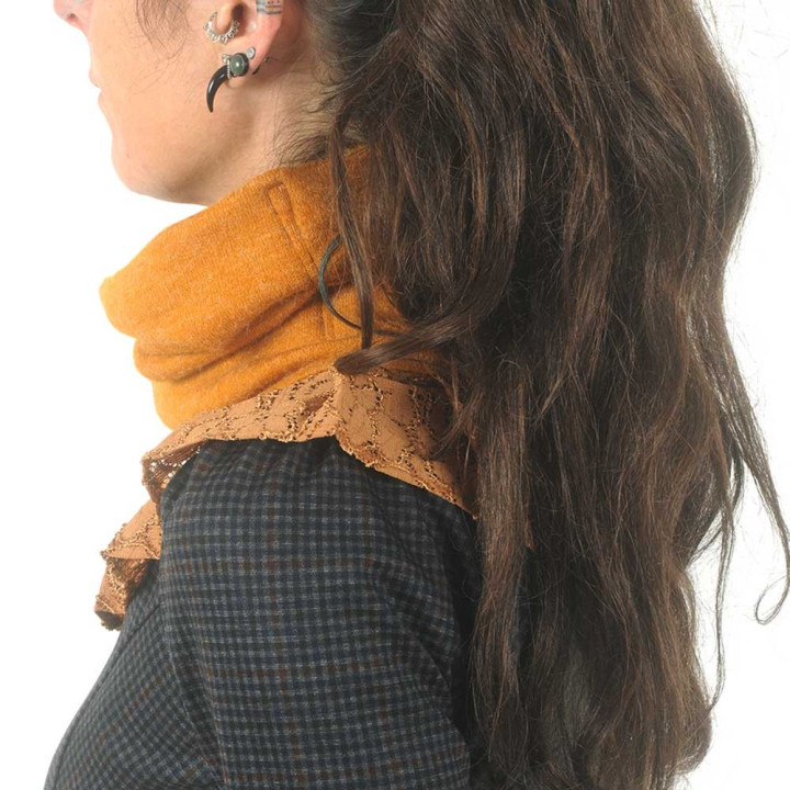 Tour de cou maille jaune moutarde, volants de dentelle