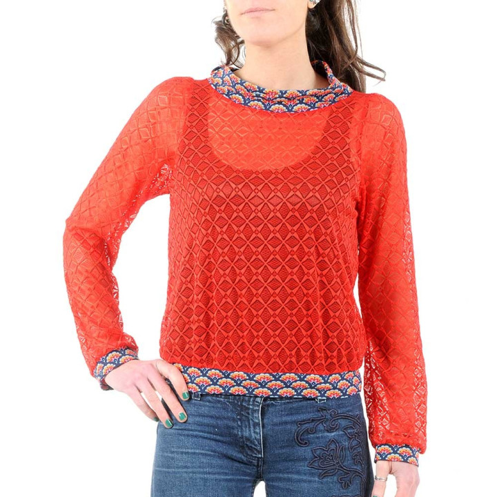 Pull court dentelle rouge vif et imprimé fleuri, col bateau