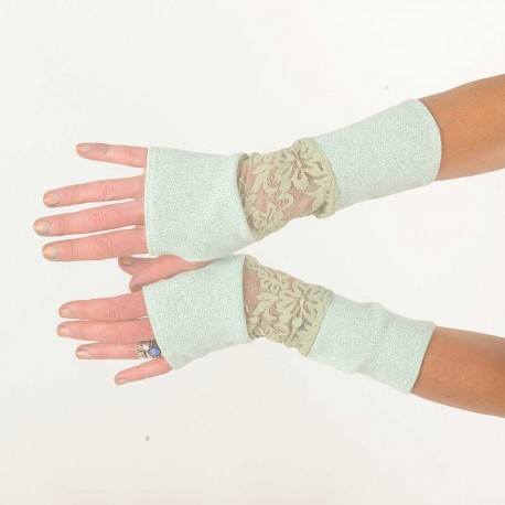 Mitaines longues en patchwork maille vert pastel et dentelle