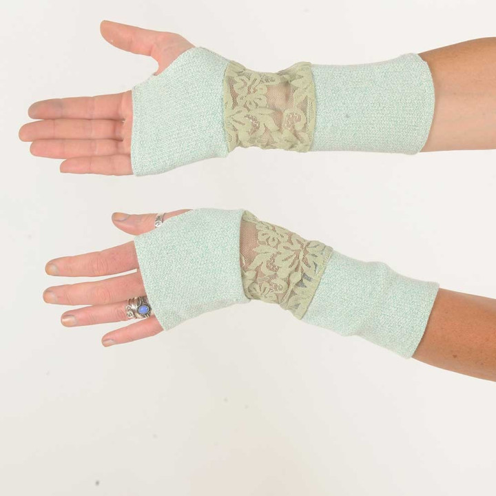 Mitaines longues en patchwork maille vert pastel et dentelle
