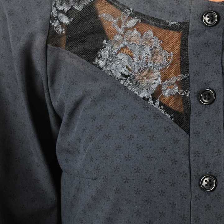 Chemisier coton bleu foncé et dentelle fleuri