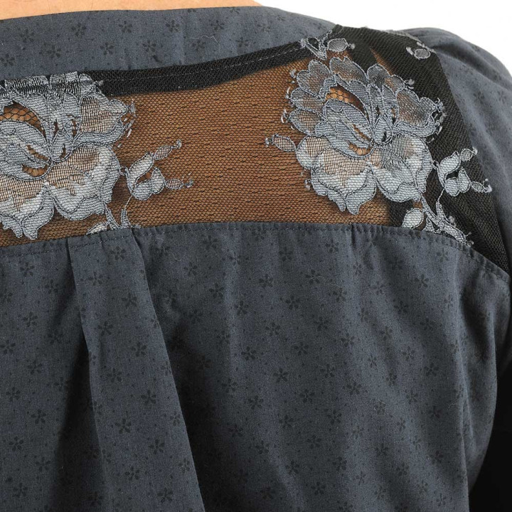 Chemisier coton bleu foncé et dentelle fleuri