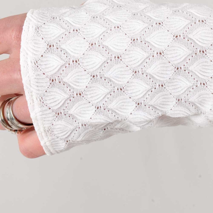 Short perforated white jersey armwarmers