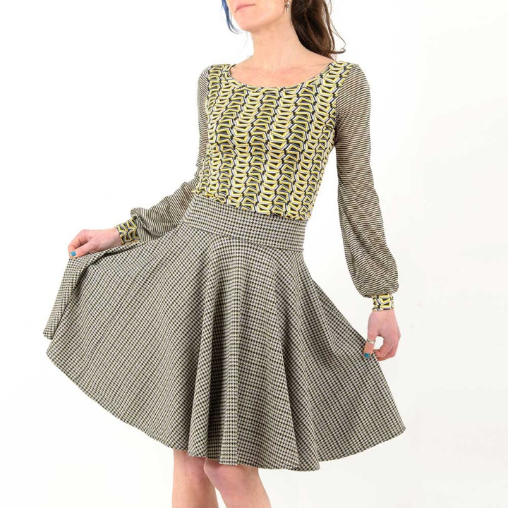 Flared beige and black houndstooth jersey skirt