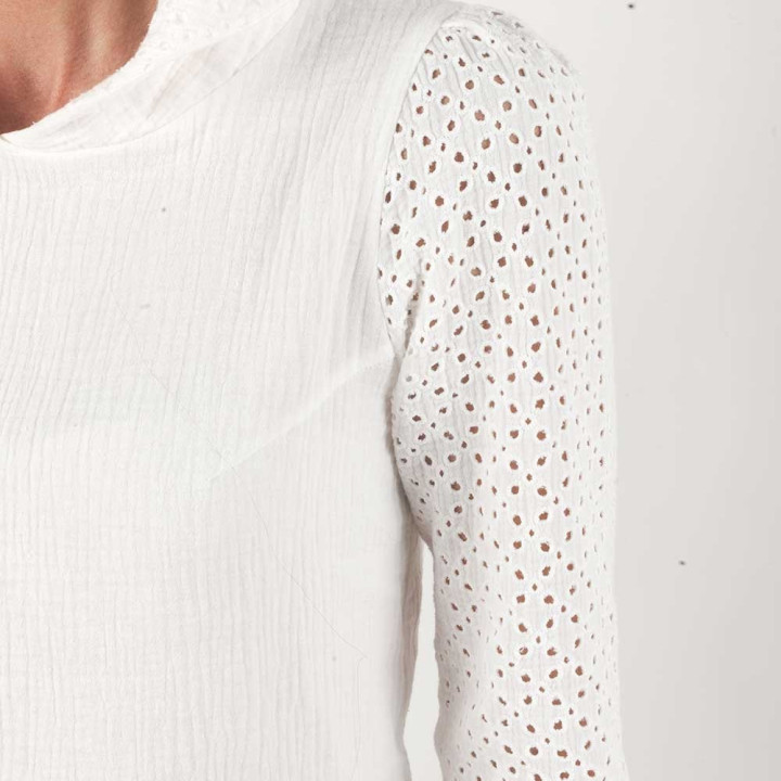 Haut femme blanc en double gaze de coton, manches 3/4 et col foulard