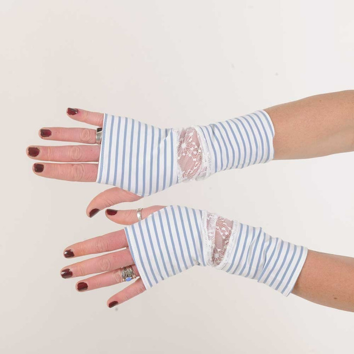 Mitaines longues blanches et bleues, jersey rayures et dentelle