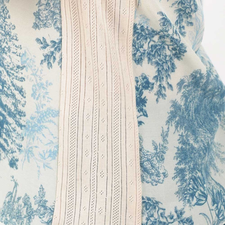 Top débardeur femme sans manches imprimé arbres bleu écru, style toile de jouy