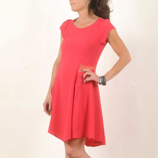 Robe crêpe rose fuchsia manches courtes, dos dentelle